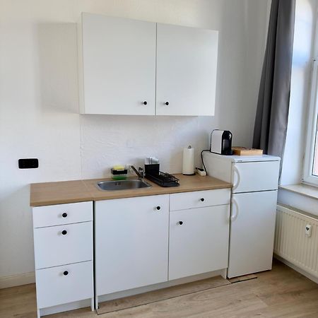 Raha Apartments - Charmantes Studio-Apartment - Hbf - Gratis Parkplatz Erfurt Exteriör bild